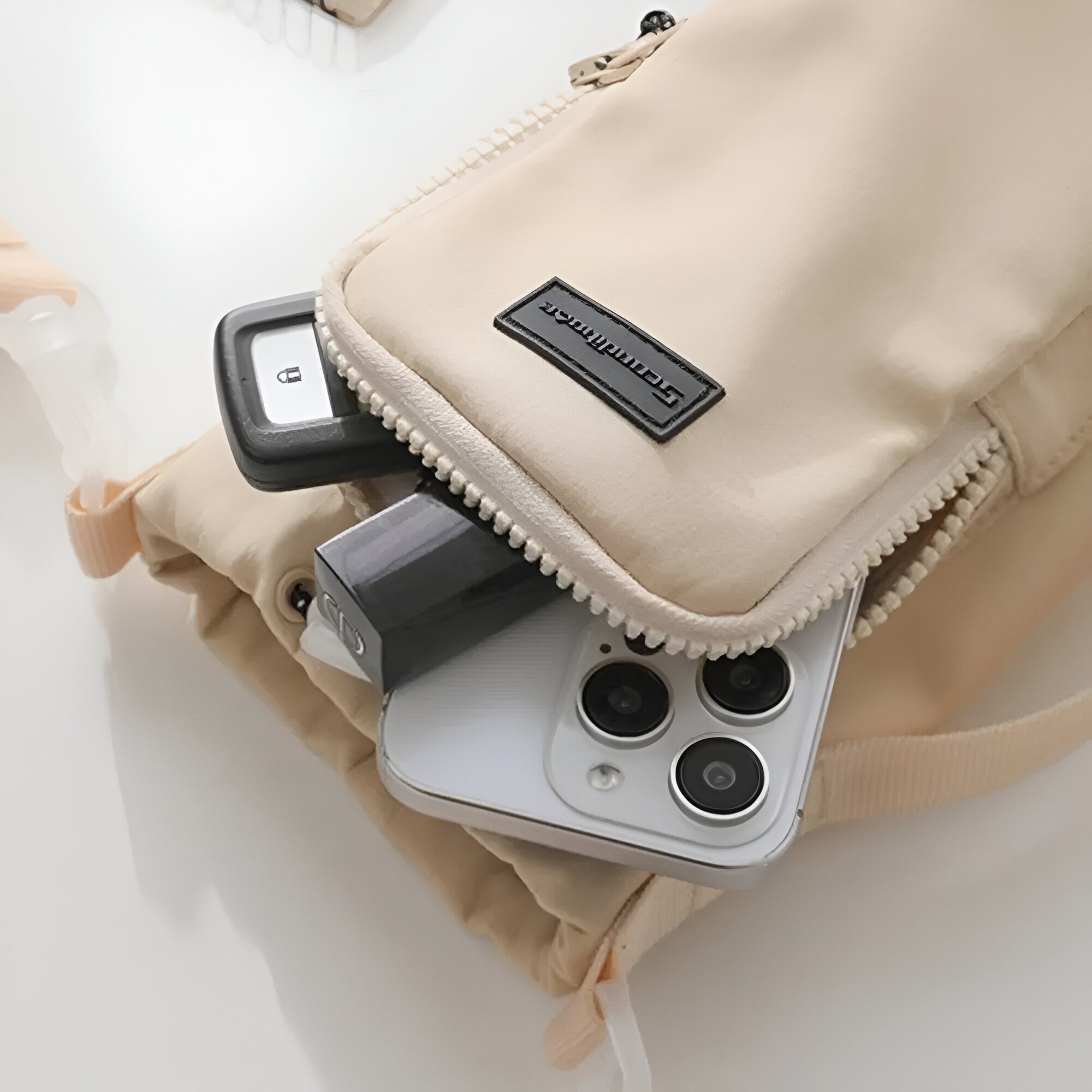 SafeSip | Shoulder Bag with Bottle Carrier